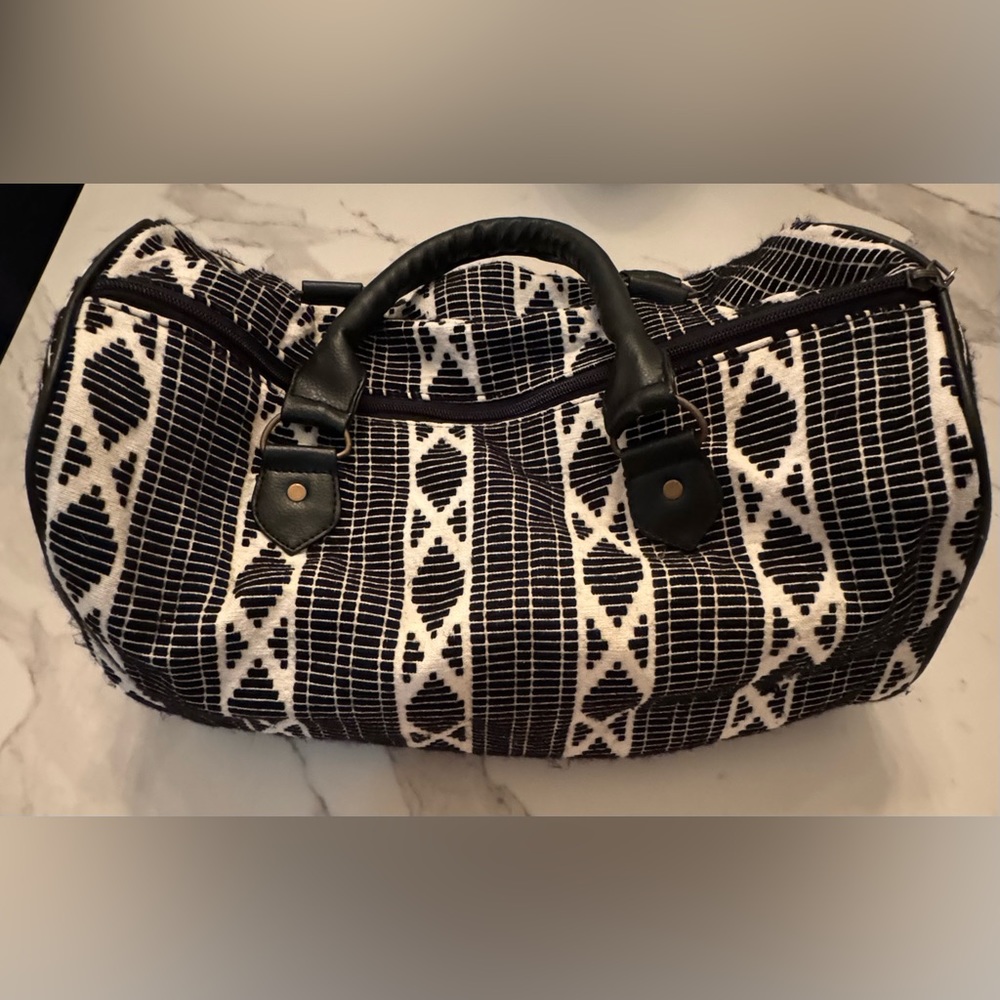 Mossimo Supply Co. Black and White Crossbody Bag